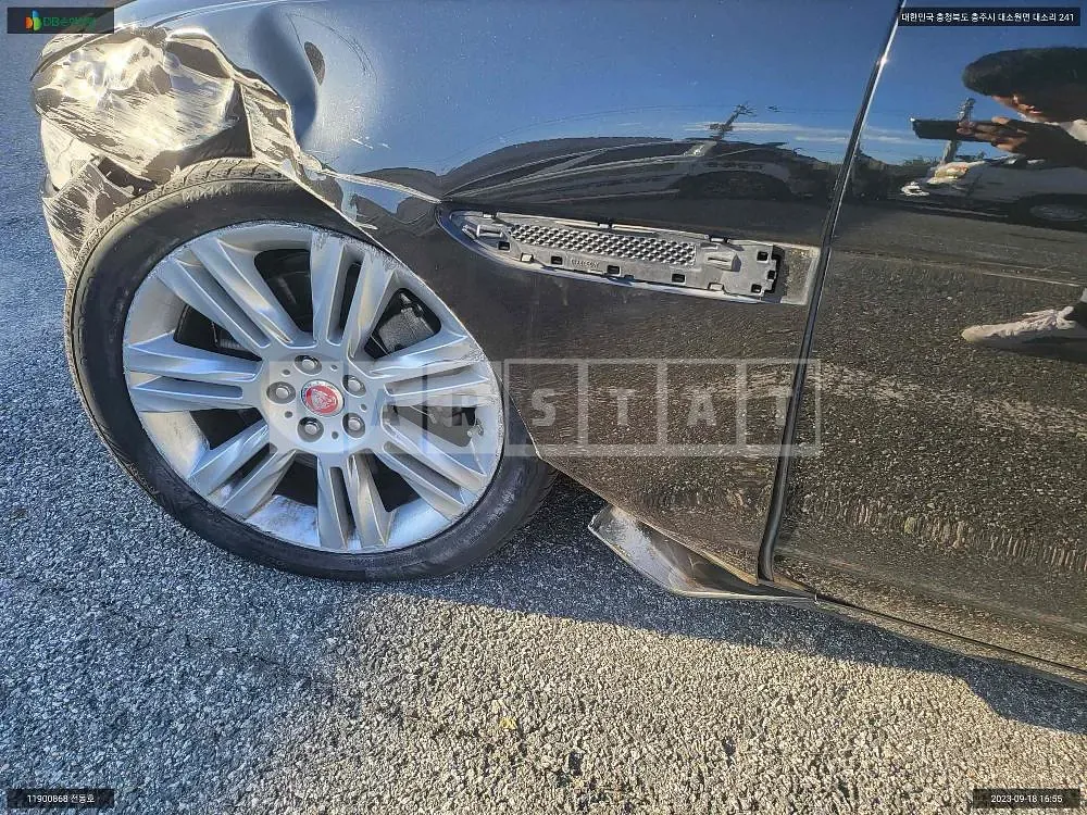 Photo 2 of 9: 2020 Jaguar XF 20d, VIN SAJBA4BN9LCY83493 — Korean insurance auction