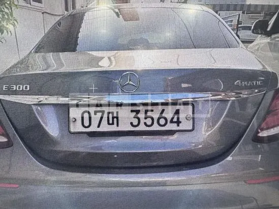Photo 2 of 3: 2018 Mercedes-Benz E220d 4Matic — Korean insurance auction