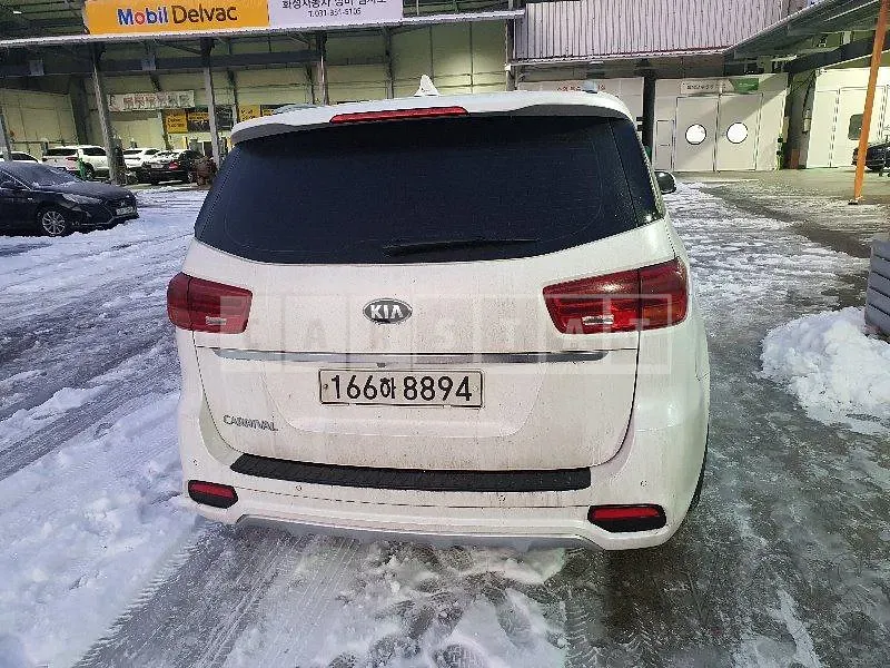Photo 2 of 15: 2020 Kia Carnival, VIN KNAMC81ABLS625057 — Korean insurance auction
