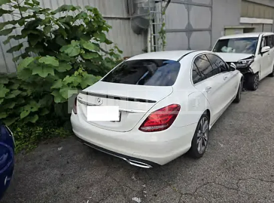 Photo 2 of 8: 2017 Mercedes-Benz C 220d — Korean insurance auction