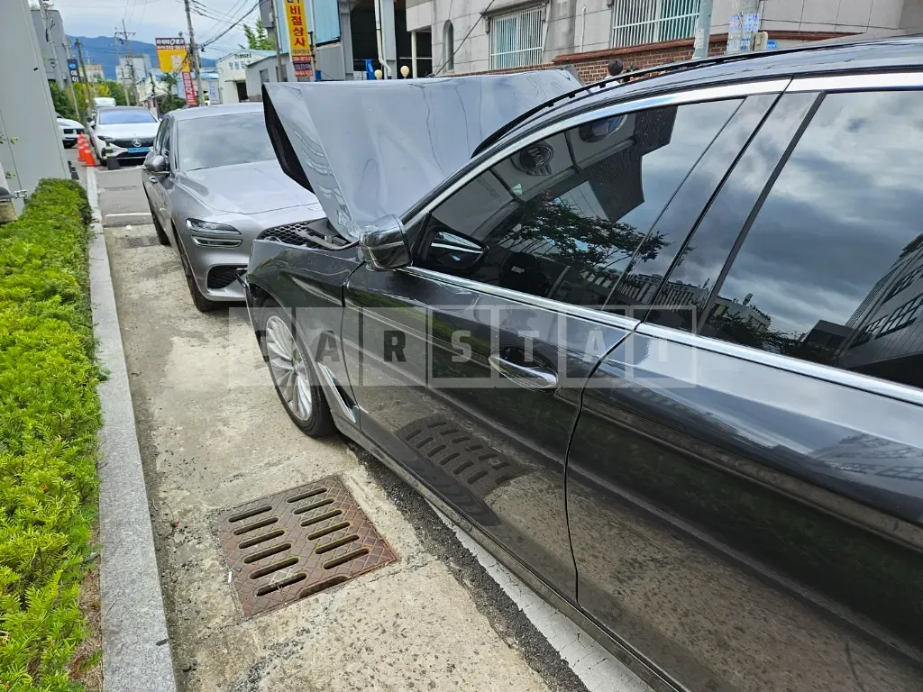 Photo 2 of 50: 2021 BMW 520i — Korean insurance auction
