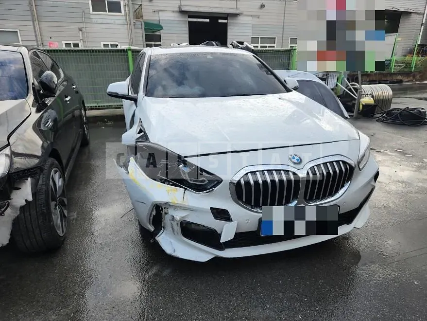 Photo 2 of 12: 2023 BMW 120i — Korean insurance auction
