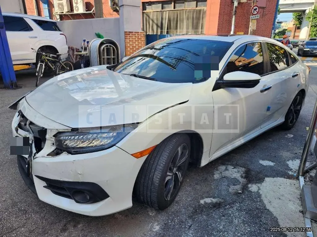 Photo 2 of 18: 2017 Honda Civic 4d — Korean insurance auction