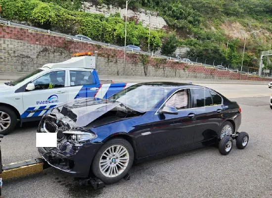 Photo 2 of 2: 2015 BMW 520d, VIN WBA5E5106FG056489 — Korean insurance auction