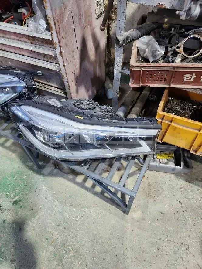 Photo 2 of 10: 2017 BMW (parts) 740Li xDrive Headlamp — Korean insurance auction