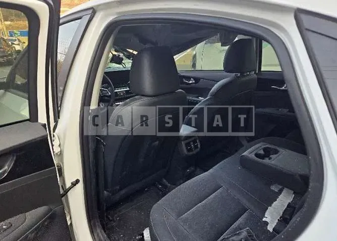 Photo 2 of 18: 2024 Kia Kz — Korean insurance auction