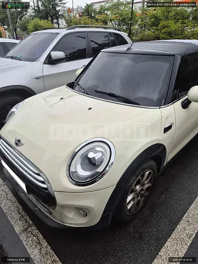 Photo 1 of 18: 2018 MINI Cooper Convertible, VIN WMWWG5106J3A80471 — Korean insurance auction