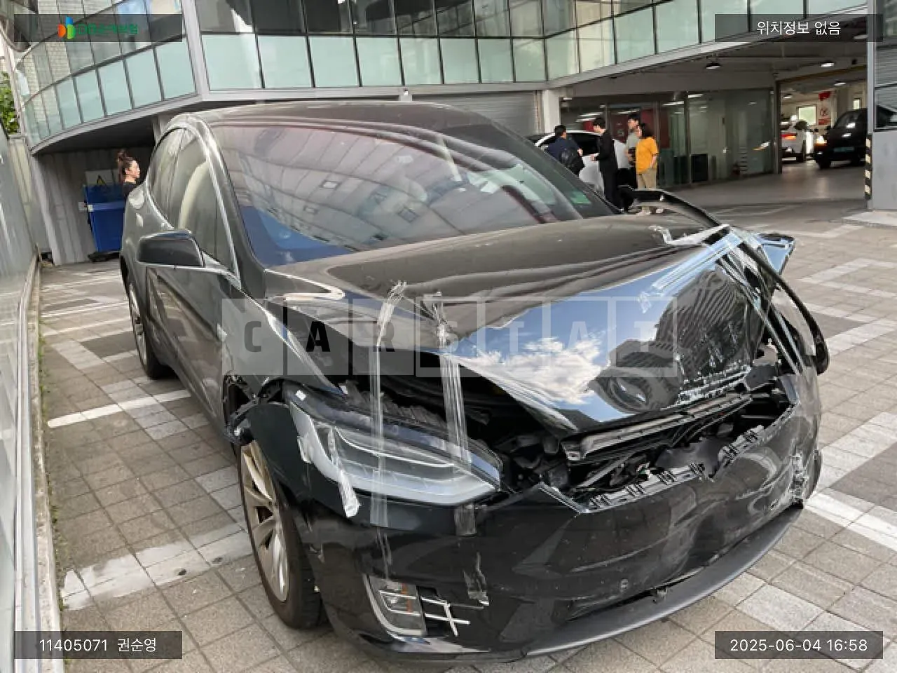 Photo 2 of 18: 2019 Tesla Model X 75d, VIN 5YJXCAE2XKF146772 — Korean insurance auction