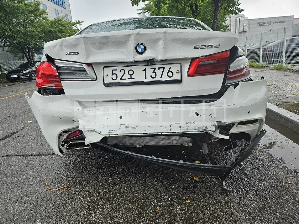 Photo 2 of 5: 2017 BMW 520d xDrive — Korean insurance auction