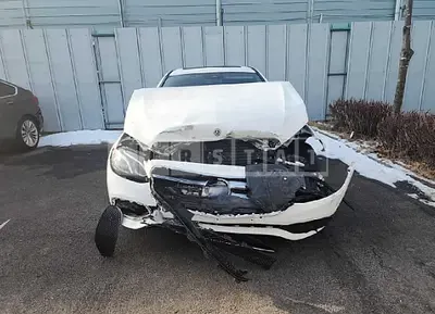 Photo 1 of 50: 2018 Mercedes-Benz E 200, VIN WDDZF4CB7JA408152 — Korean insurance auction