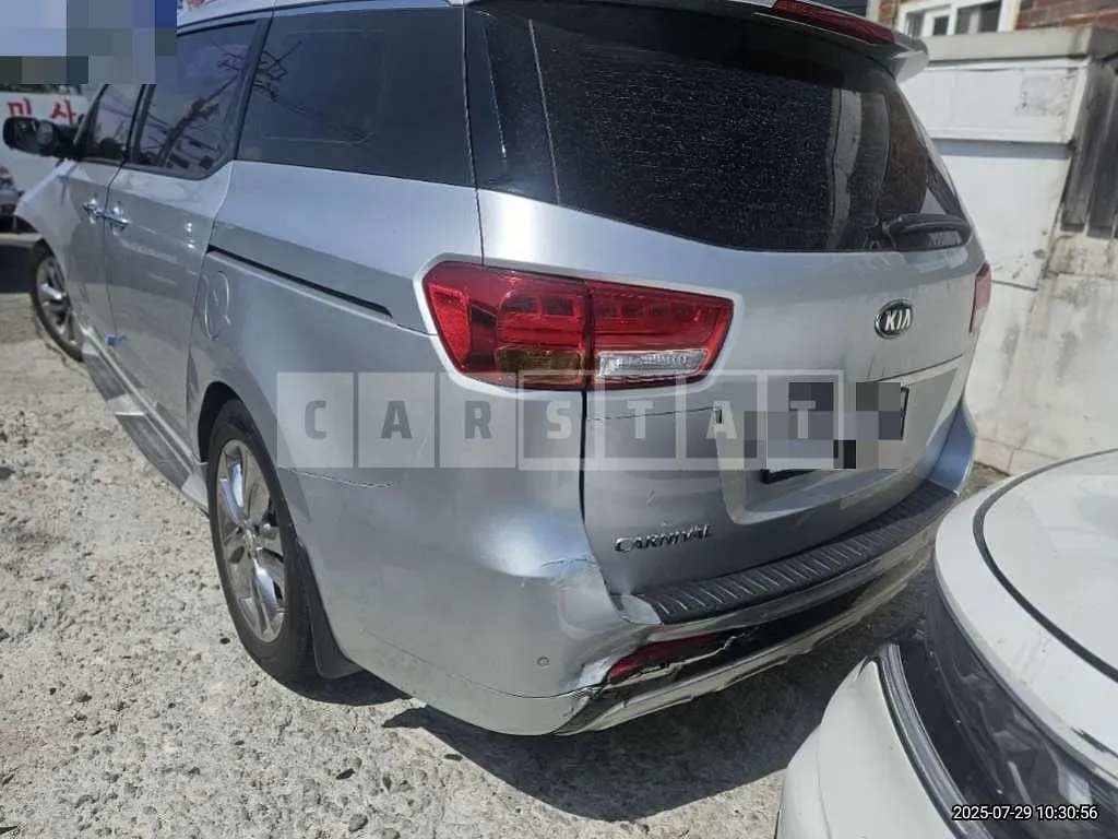 Photo 2 of 9: 2016 Kia Carnivals — Korean insurance auction