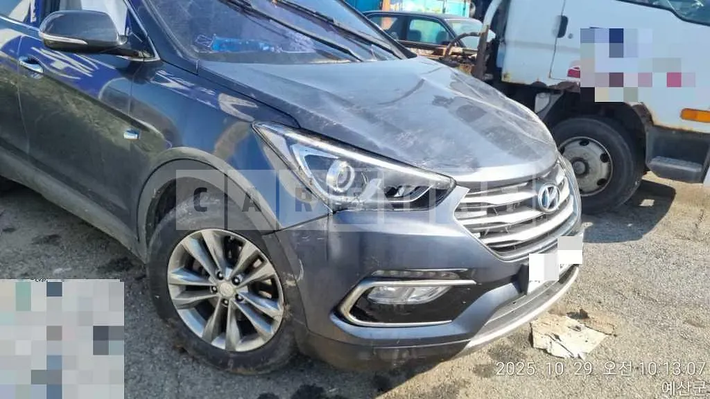 Photo 2 of 8: 2016 Hyundai Santa Fe DM — Korean insurance auction