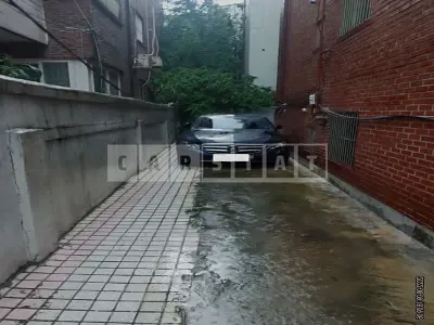 Photo 1 of 2: 2019 Mercedes-Benz E300 4Matic, VIN WDDZF4KB2KA671667 — Korean insurance auction