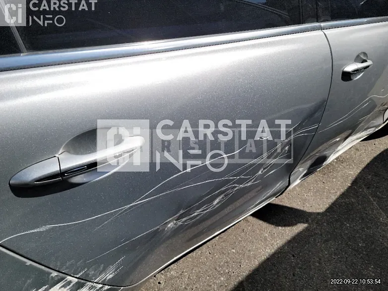 Photo 2 of 12: 2015 Jaguar XJ 3.0d, VIN SAJAA2222FNV79131 — Korean insurance auction