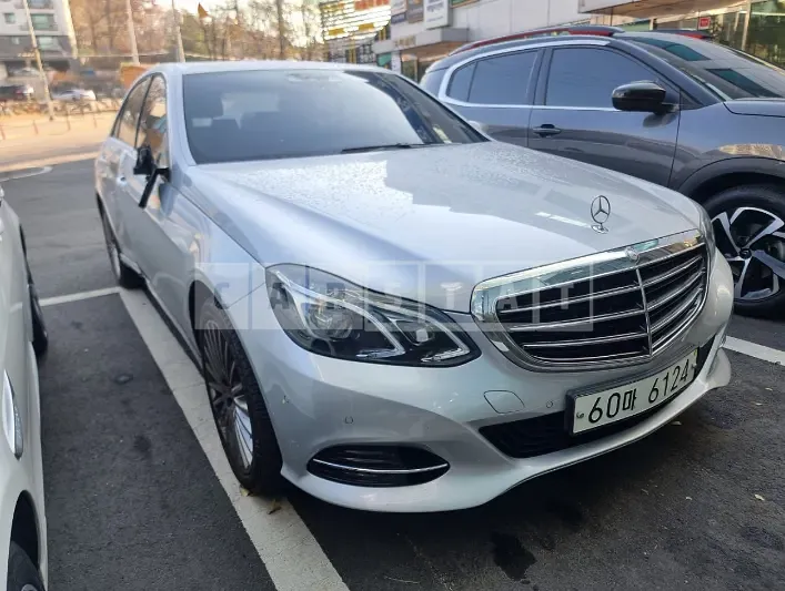 Photo 2 of 30: 2016 Mercedes-Benz E 300, VIN WDDHF5FB4GB235528 — Korean insurance auction