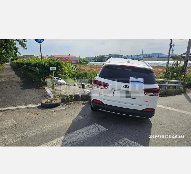 Photo 2 of 12: 2016 Kia Sorento — Korean insurance auction