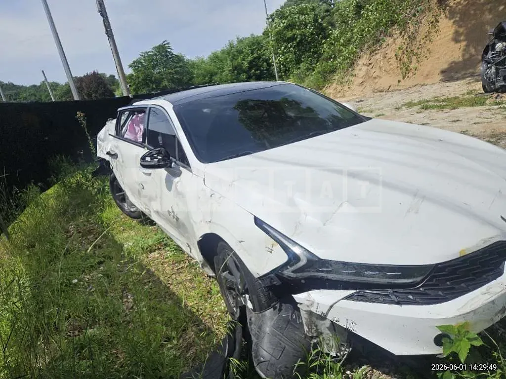 Photo 2 of 9: 2021 Kia K5 LPG — Korean insurance auction