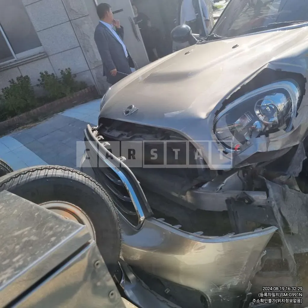 Photo 2 of 26: 2018 MINI Cooper D Countryman — Korean insurance auction