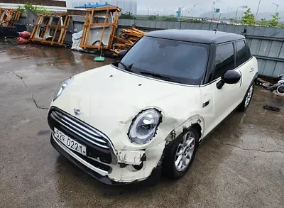 Photo 1 of 30: 2016 MINI Cooper D Five-Door, VIN WMWXT3102G2E27037 — Korean insurance auction