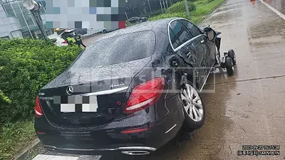 Photo 1 of 10: 2018 Mercedes-Benz E300 4Matic, VIN WDDZF4KB3KA533149 — Korean insurance auction