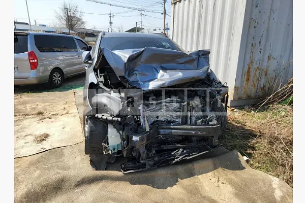 Photo 2 of 9: 2016 Hyundai Santa Fe, VIN KMHSW81UDGU625101 — Korean insurance auction