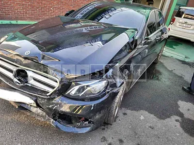 Photo 1 of 29: 2018 Mercedes-Benz E 200, VIN WDDZF4CB2JA353626 — Korean insurance auction