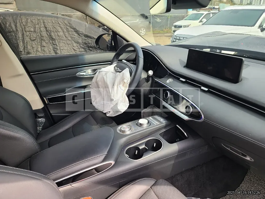 Photo 2 of 35: 2023 Genesis GV70 — Korean insurance auction