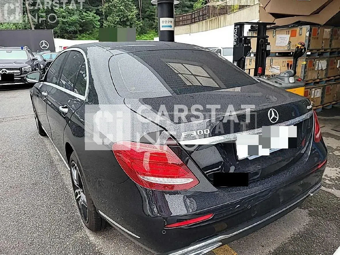 Photo 2 of 9: 2020 Mercedes-Benz Subsubbenz E 300 4Matic — Korean insurance auction