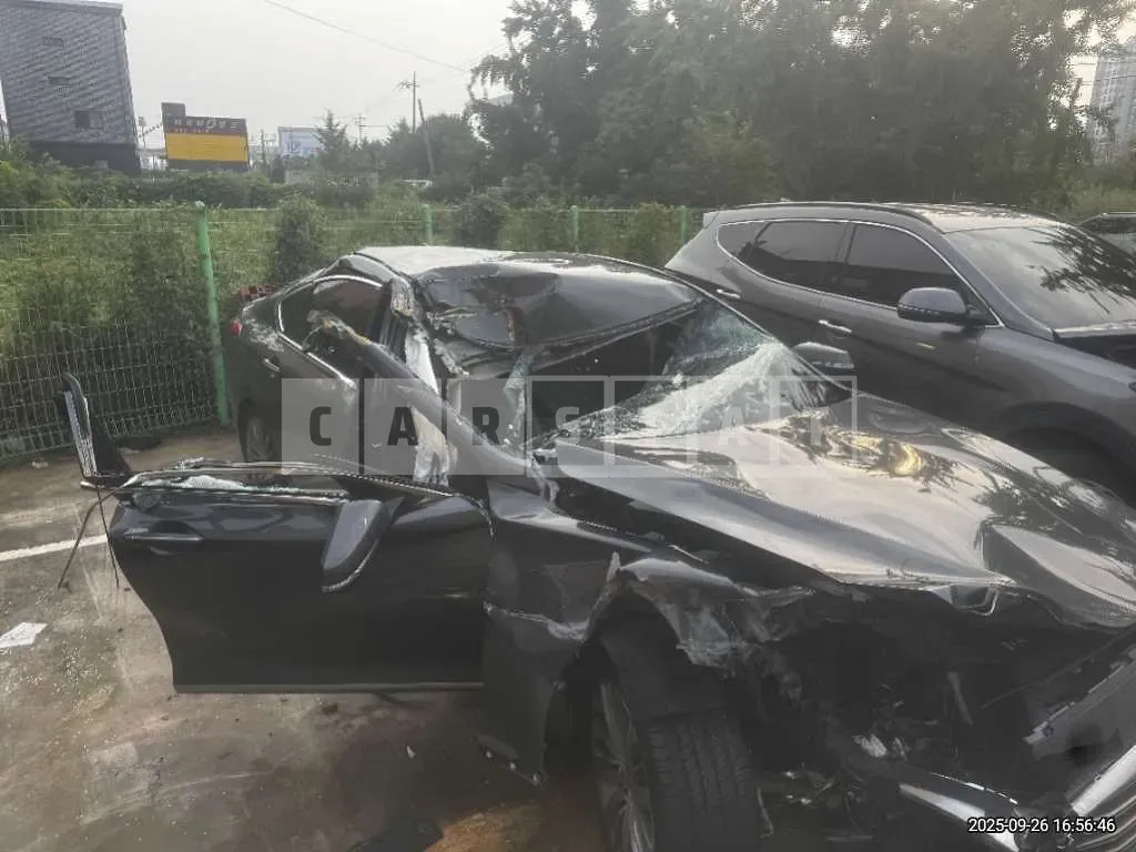 Photo 2 of 4: 2018 Genesis G80 3.3 — Korean insurance auction