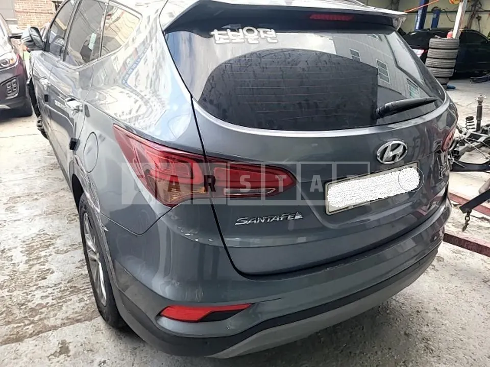 Photo 2 of 38: 2018 Hyundai Santa Fe, VIN KMHSW81UDJU833345 — Korean insurance auction