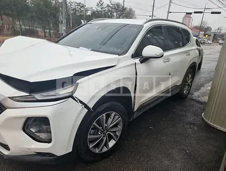 Photo 2 of 17: 2019 Hyundai Santa Fe, VIN KMHS281BDKU007298 — Korean insurance auction