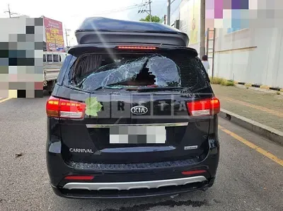 Photo 1 of 7: 2017 Kia Carnival High Limousine, VIN KNAME81ABJS421510 — Korean insurance auction