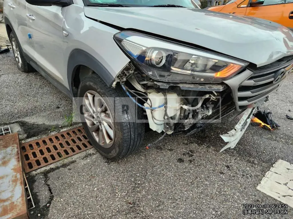 Photo 2 of 9: 2016 Hyundai Tucson, VIN KMHJ281ADGU060530 — Korean insurance auction