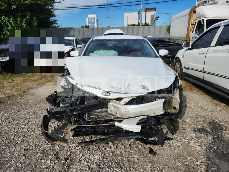 Photo 2 of 12: 2015 Kia K5 2.0 — Korean insurance auction