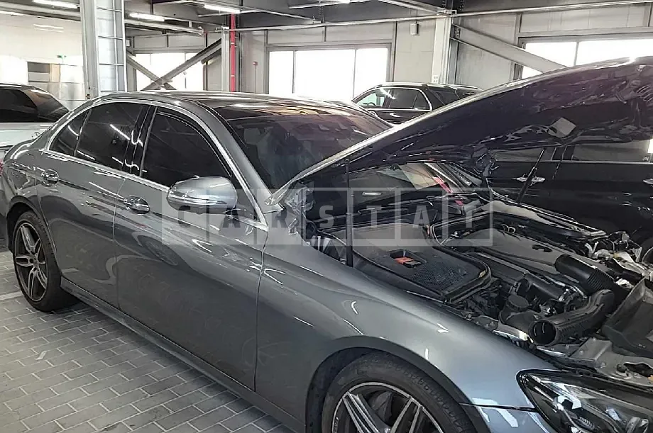 Photo 2 of 19: 2020 Mercedes-Benz E300 4Matic, VIN WDDZF4KB4LA728209 — Korean insurance auction
