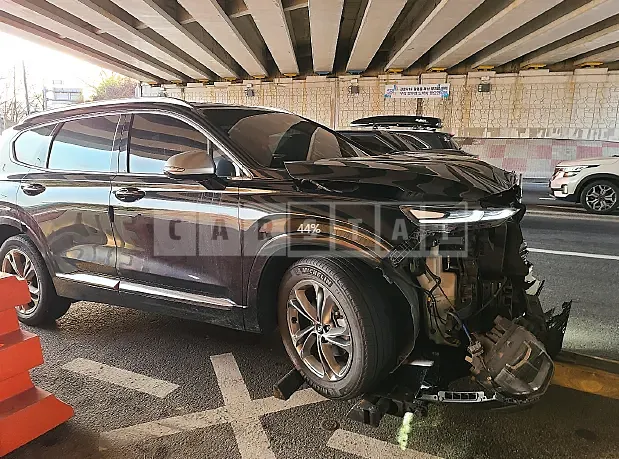 Photo 2 of 5: 2019 Hyundai Santa Fe — Korean insurance auction