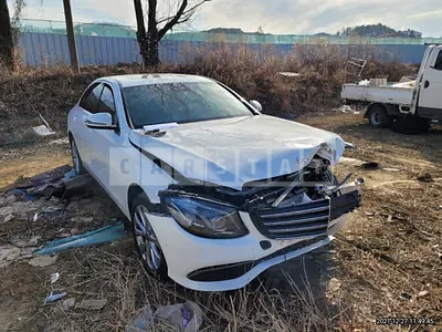 Photo 1 of 37: 2020 Mercedes-Benz E220 d 4Matic, VIN WDDZF0FB5LA752179 — Korean insurance auction