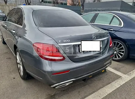 Photo 2 of 33: 2018 Mercedes-Benz E300 4Matic, VIN WDDZF4KB8JA426371 — Korean insurance auction