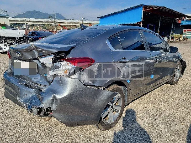 Photo 2 of 18: 2015 Kia K3 1.6, VIN KNAFX412BGA944263 — Korean insurance auction
