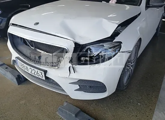 Photo 2 of 16: 2019 Mercedes-Benz E 300 — Korean insurance auction