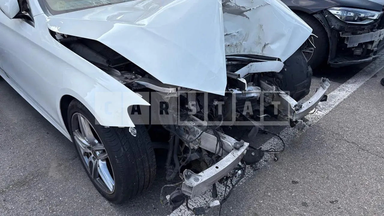 Photo 2 of 15: 2017 Mercedes-Benz E300, VIN WDDZF4JB4JA335731 — Korean insurance auction