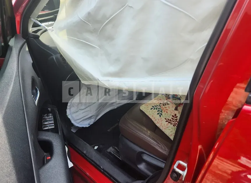 Photo 2 of 9: 2019 Toyota Prius, VIN JTDKARFU5K3093152 — Korean insurance auction