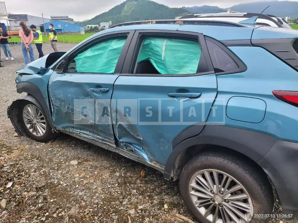 Photo 2 of 11: 2020 Hyundai Kona, VIN KMHK4815GLU596506 — Korean insurance auction