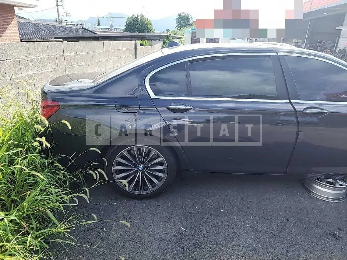 Photo 2 of 21: 2015 BMW 750Ld xDrive — Korean insurance auction