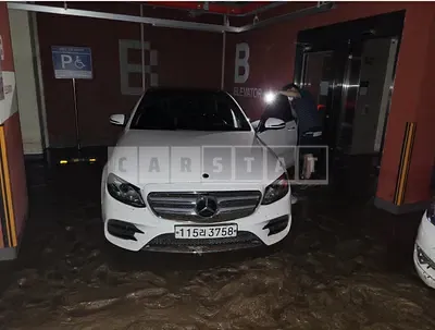 Photo 1 of 20: 2020 Mercedes-Benz E 300 4Matic, VIN WDDZF4KB4LA705478 — Korean insurance auction