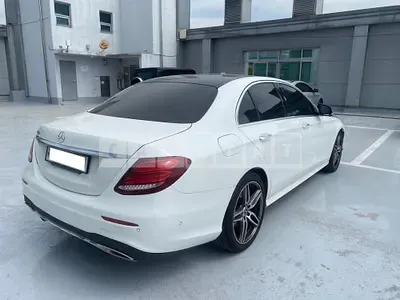 Photo 1 of 18: 2019 Mercedes-Benz E300, VIN WDDZF4JB9KA578047 — Korean insurance auction