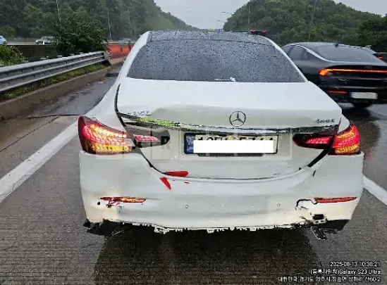Photo 2 of 4: 2023 Mercedes-Benz E350 4Matic — Korean insurance auction