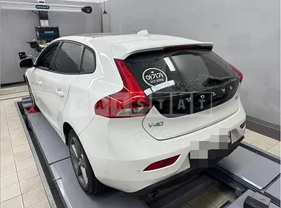 Photo 1 of 25: 2017 Volvo V40D3 — Korean insurance auction
