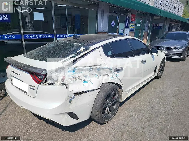 Photo 2 of 8: 2018 Kia Stinger, VIN KNAE751CDJS024251 — Korean insurance auction
