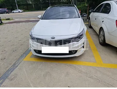 Photo 1 of 12: 2018 Kia K5 — Korean insurance auction